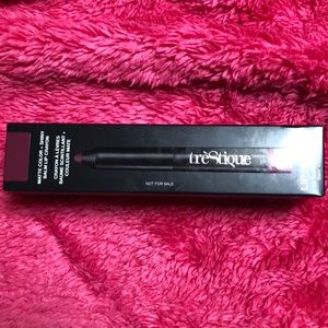 Trestique matte lip color Belize Bordeaux